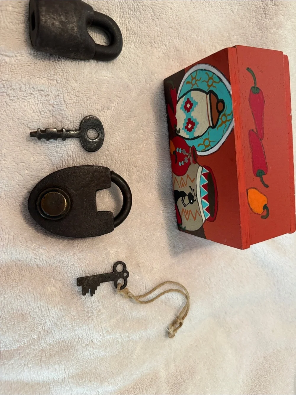 Decorative Black Iron Padlock and Vintage-Style Keys Set